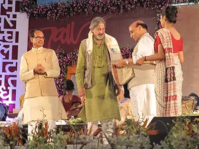गृहमंत्री राजनाथ सिंह द्वारा ‘विश्व हिन्दी सम्मान’, 2015